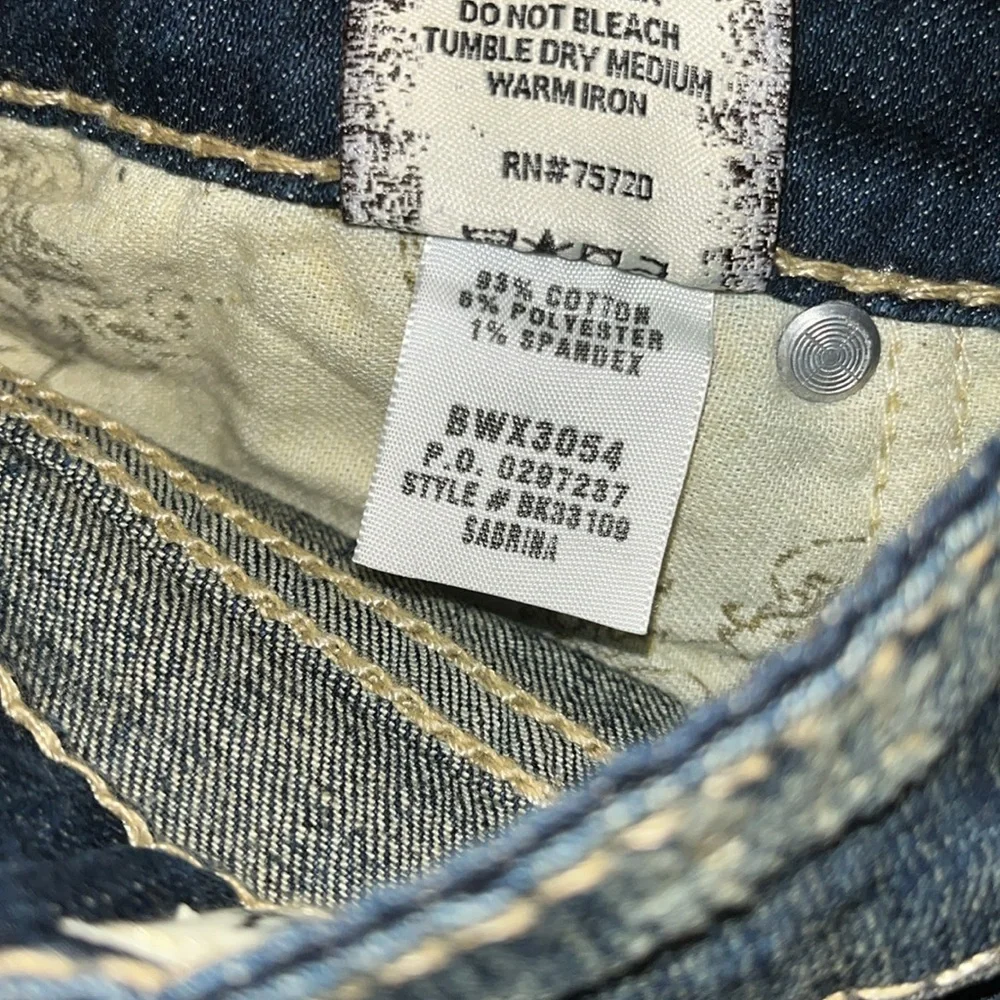 NWT BKE Sabrina Embellished Sequins Blue Denim Capri Jeans Size 24